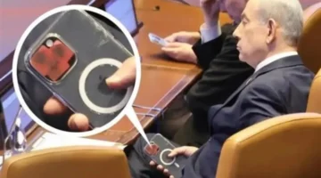 شريط لاصق.. هاتف نتنياهو يثير تساؤلات حول أمن اتصالات رئيس الوزراء الأنيق